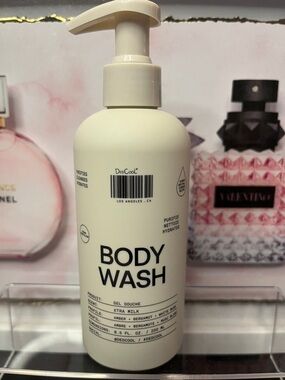 DEDCOOL Xtra Milk scented Body Wash 8.5oz- NWT